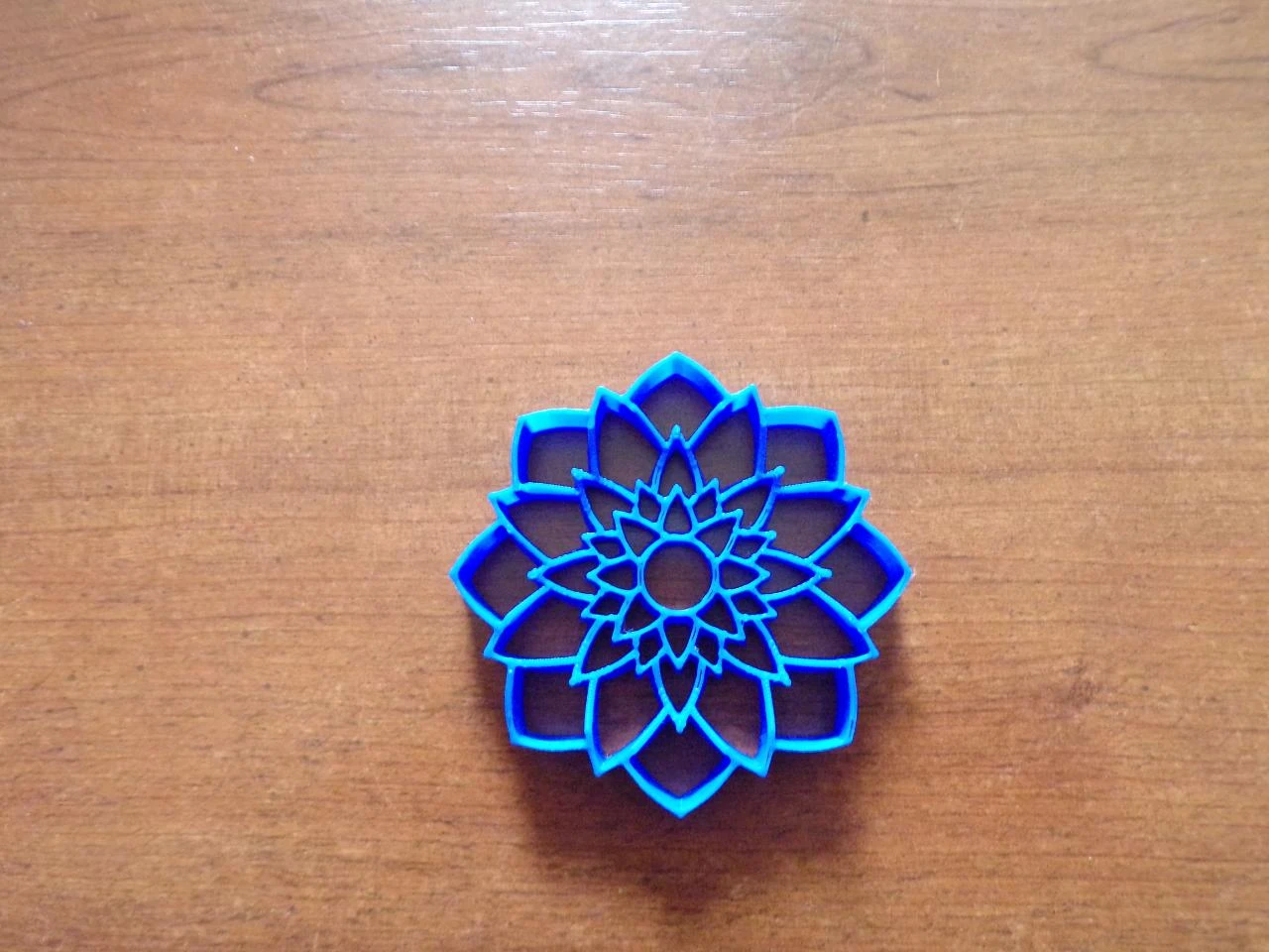 emporte pièce fleur de lotus 3 imprimé 3D PLA environ 7 x 7 x 0,9 cm
